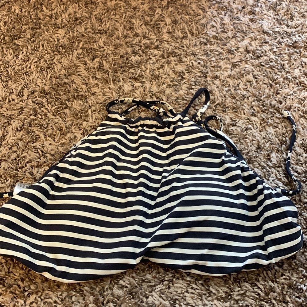 Billabong reversible swimsuit top, size L. - Picture 4 of 6